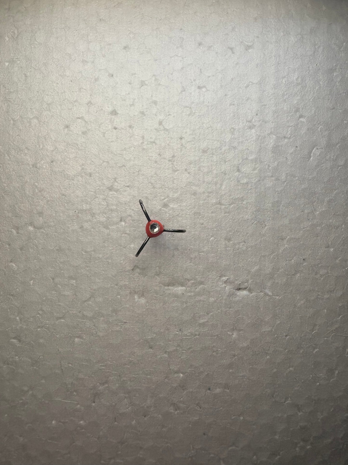 Trīsžubura āķis ar bumbiņu un dimantiņu