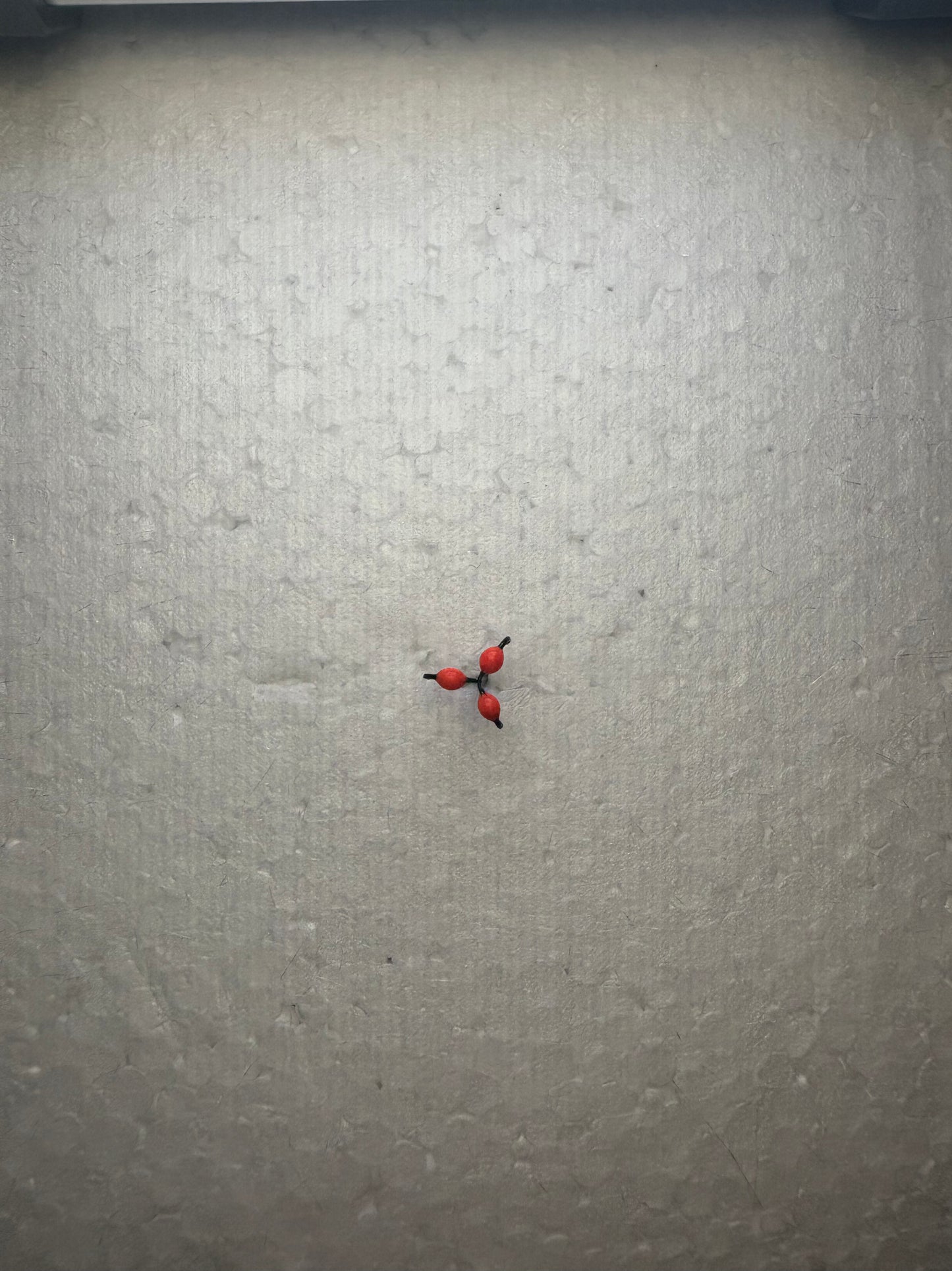 Trīsžubura āķis ar trīs ikru bumbiņām #16