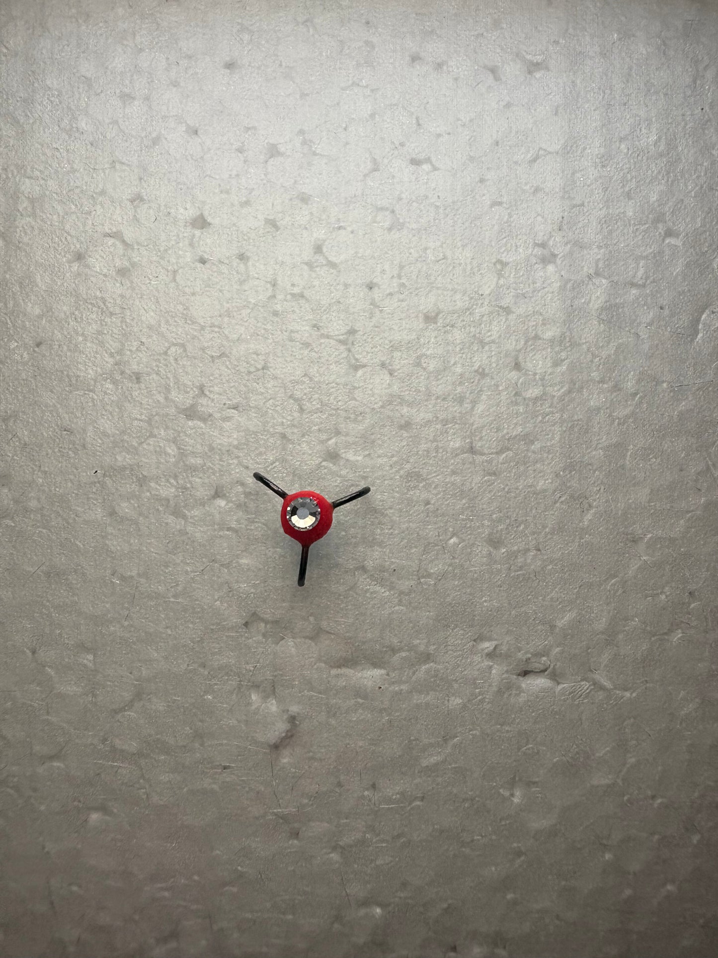 Trīsžubura āķis ar bumbiņu un dimantiņu