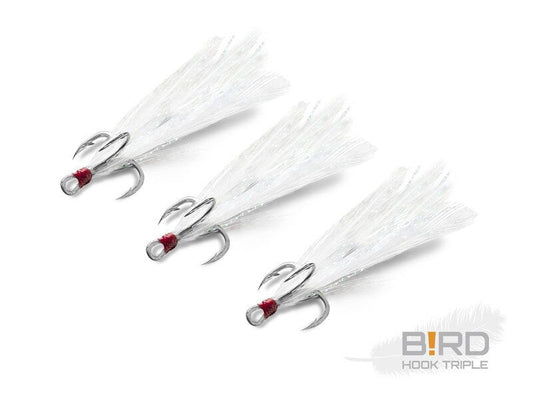 Trīsžuburu āķi Delphin B!RD Hook TRIPLE RED ar spalvām sarkanā krāsā 3gab.